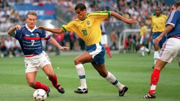 world-cup-1998-brazil-da-duoc-dan-xep-de-gap-phap-trong-tran-chung-ket-2