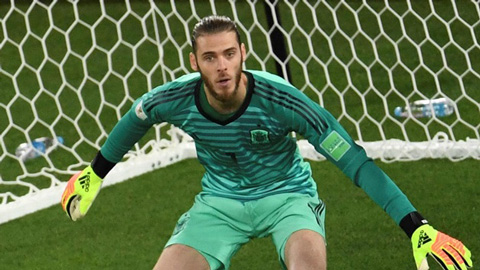 Có HLV Hierro hậu thuẫn, David de Gea chơi dỡ vẫn được bắt chính